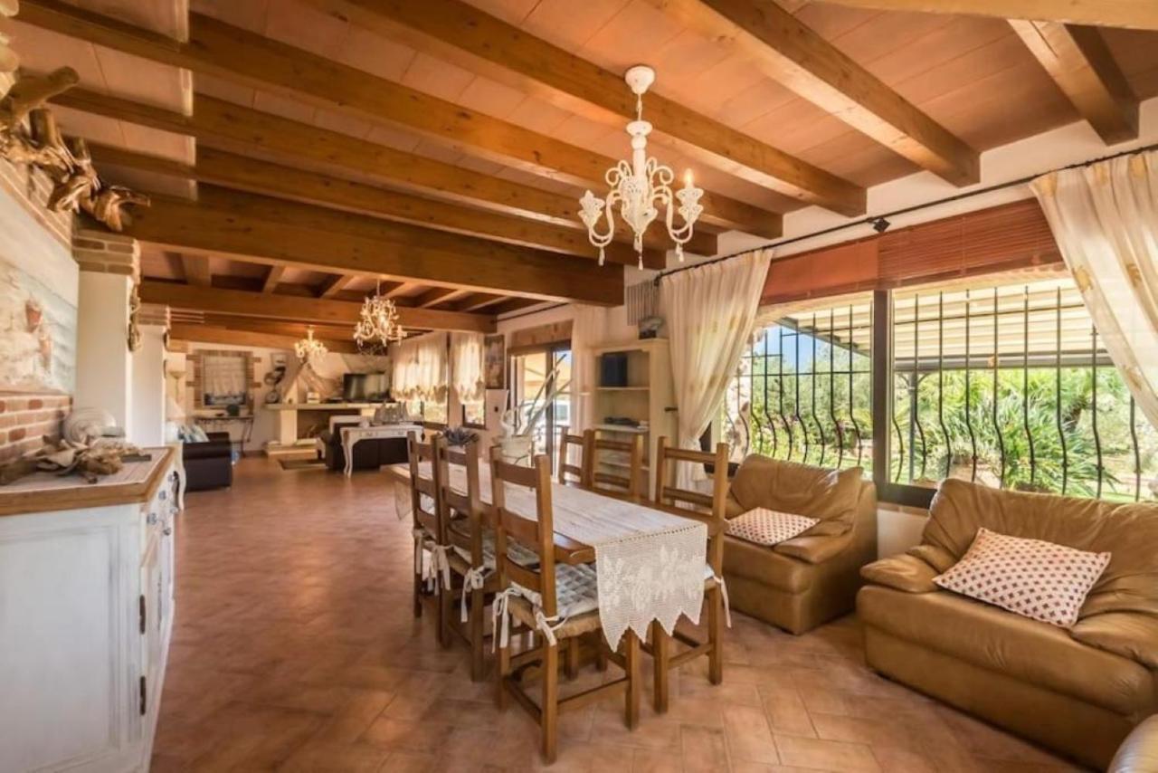 Villa Con Immenso Giardino أروسييْ المظهر الخارجي الصورة